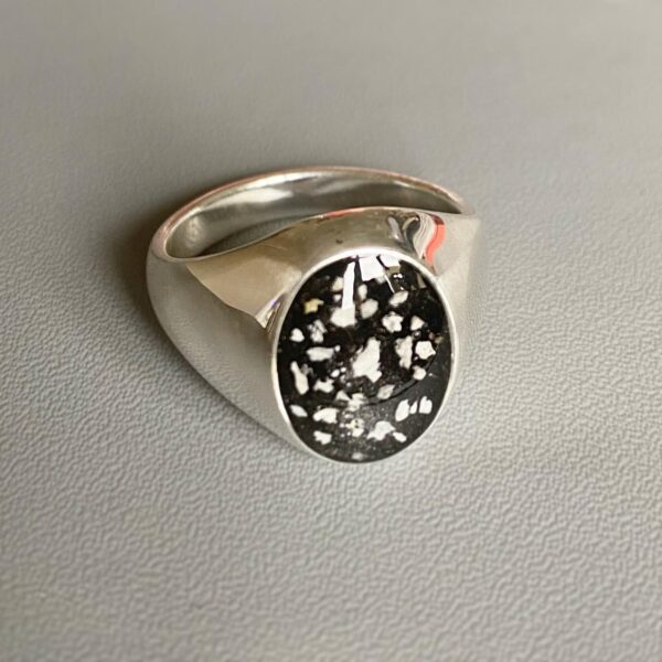 Men’s Signet Style Ring